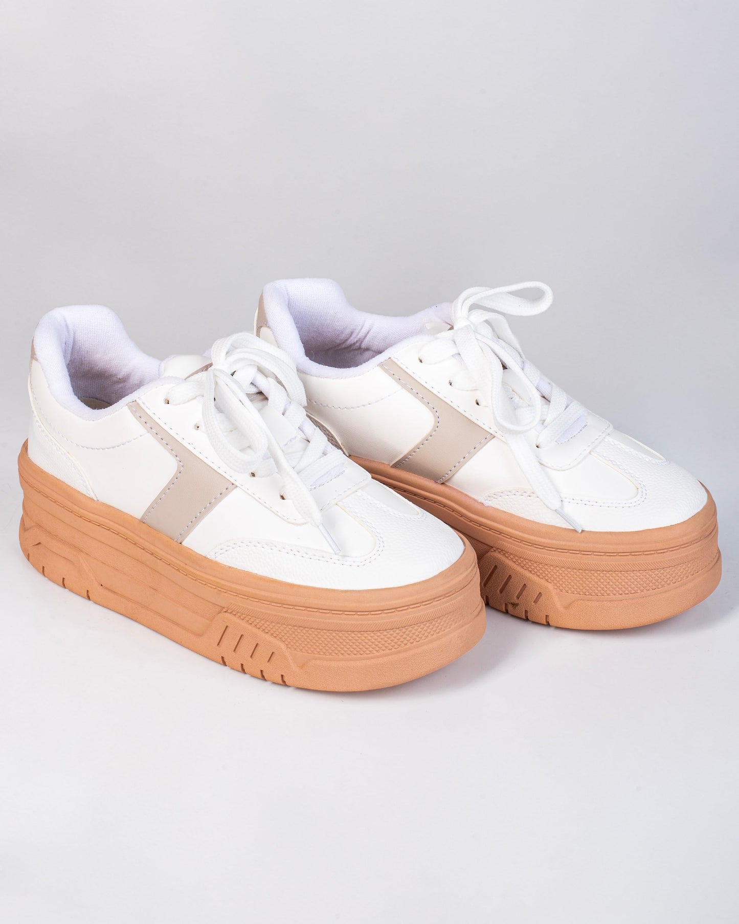 Tenis Emma suela cafe 3 cm