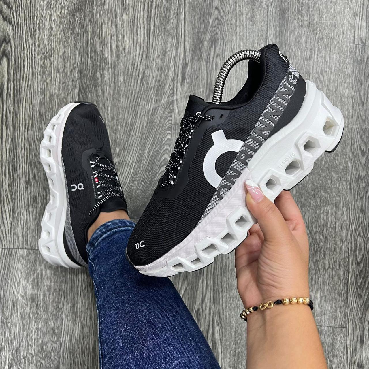 ON CLOUD RUNNING NEGROS