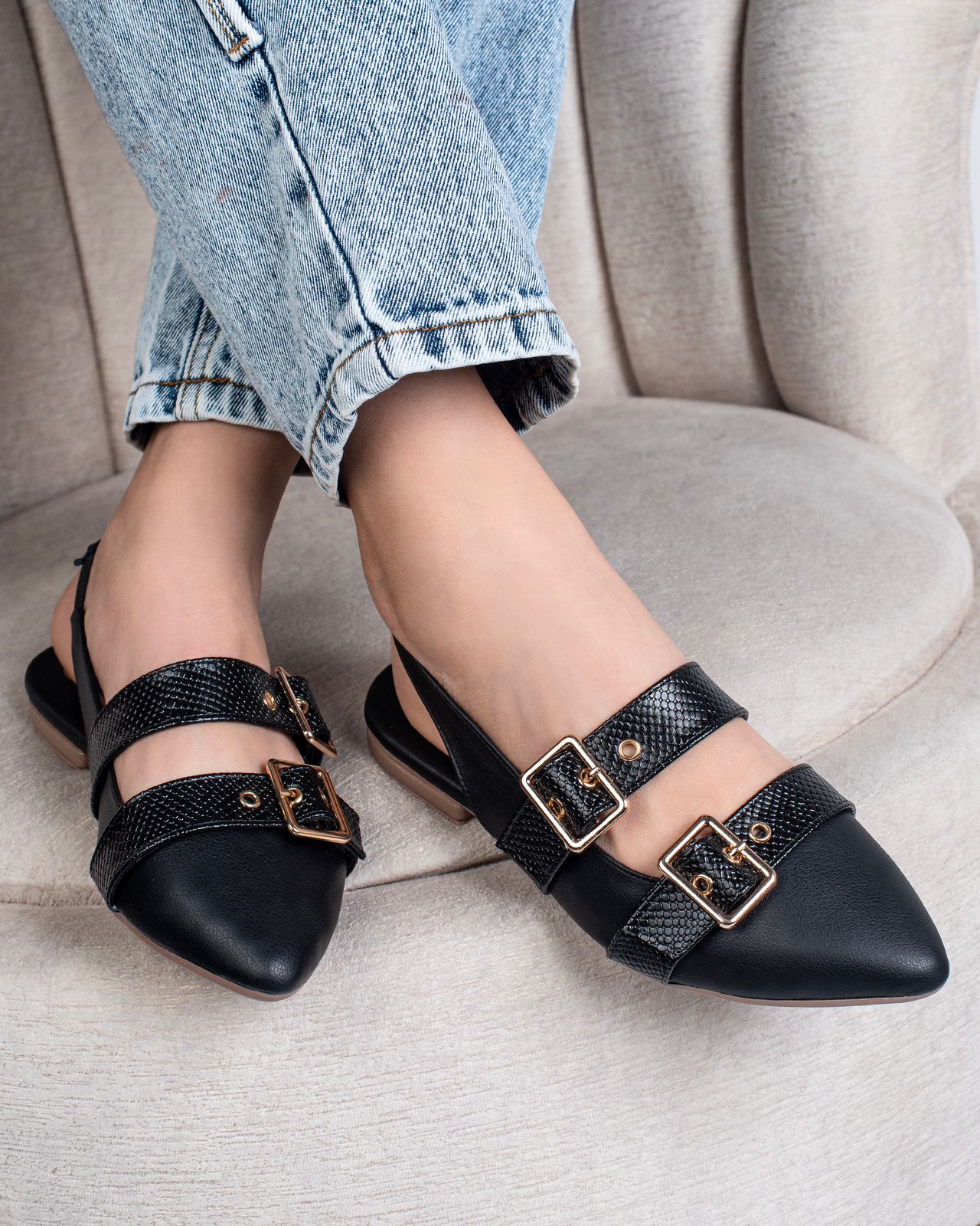 Sandalias Y2417 para mujer – Suela baja con hebillas Negro | Ylo Shoes