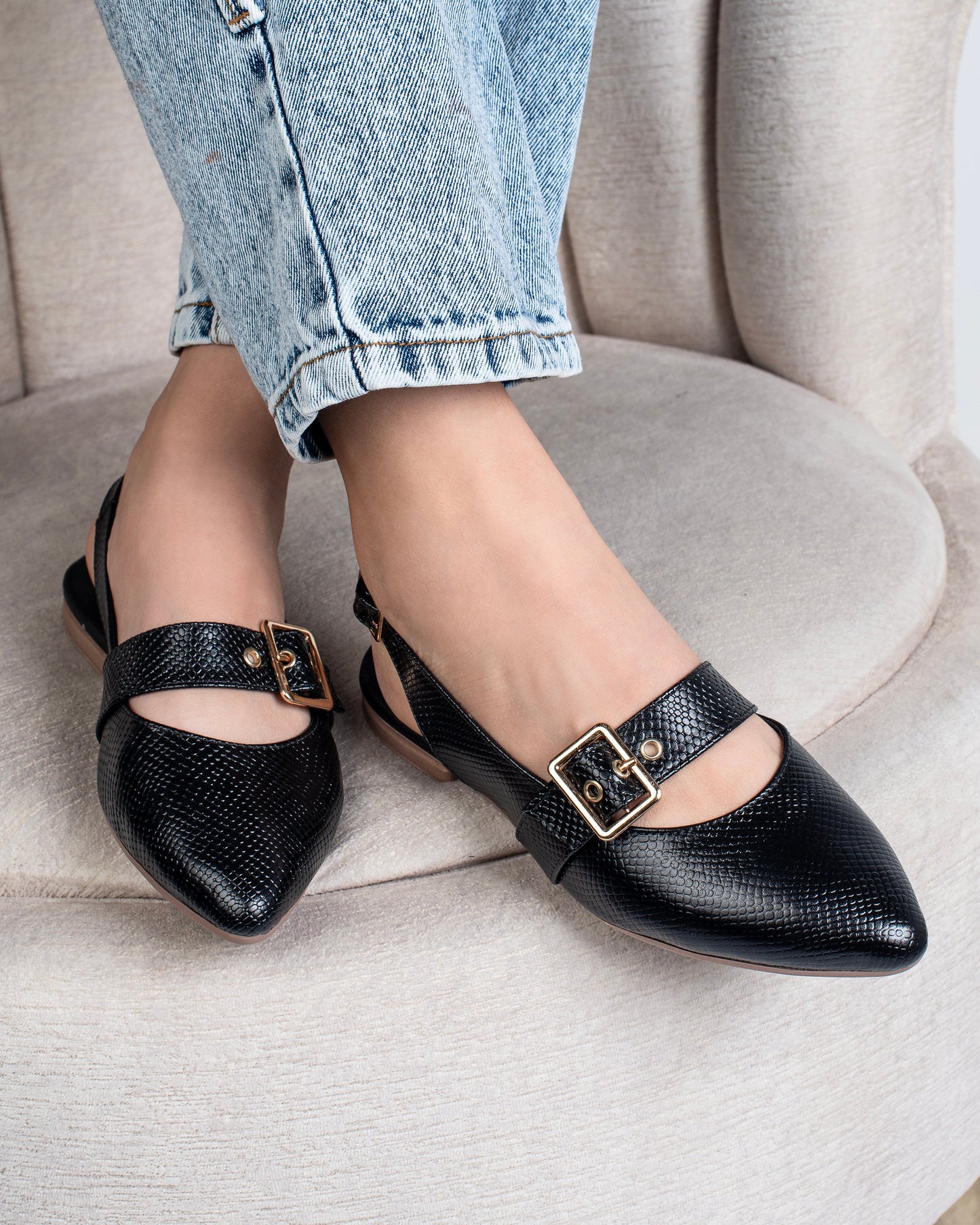 Baleta estilo sueco para dama Y2411 Negro