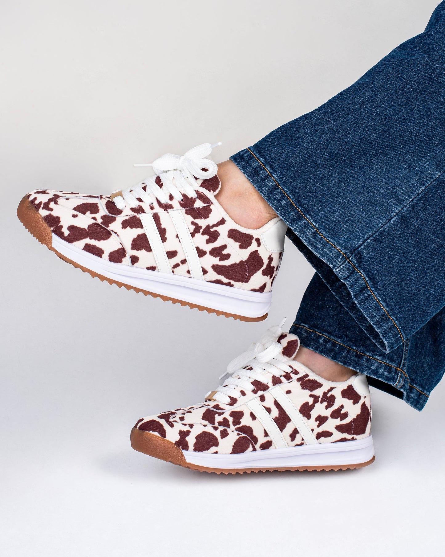 Tenis Savanna Cow para mujer – Estilo cow print, suela baja de 1 cm  Ylo Shoes