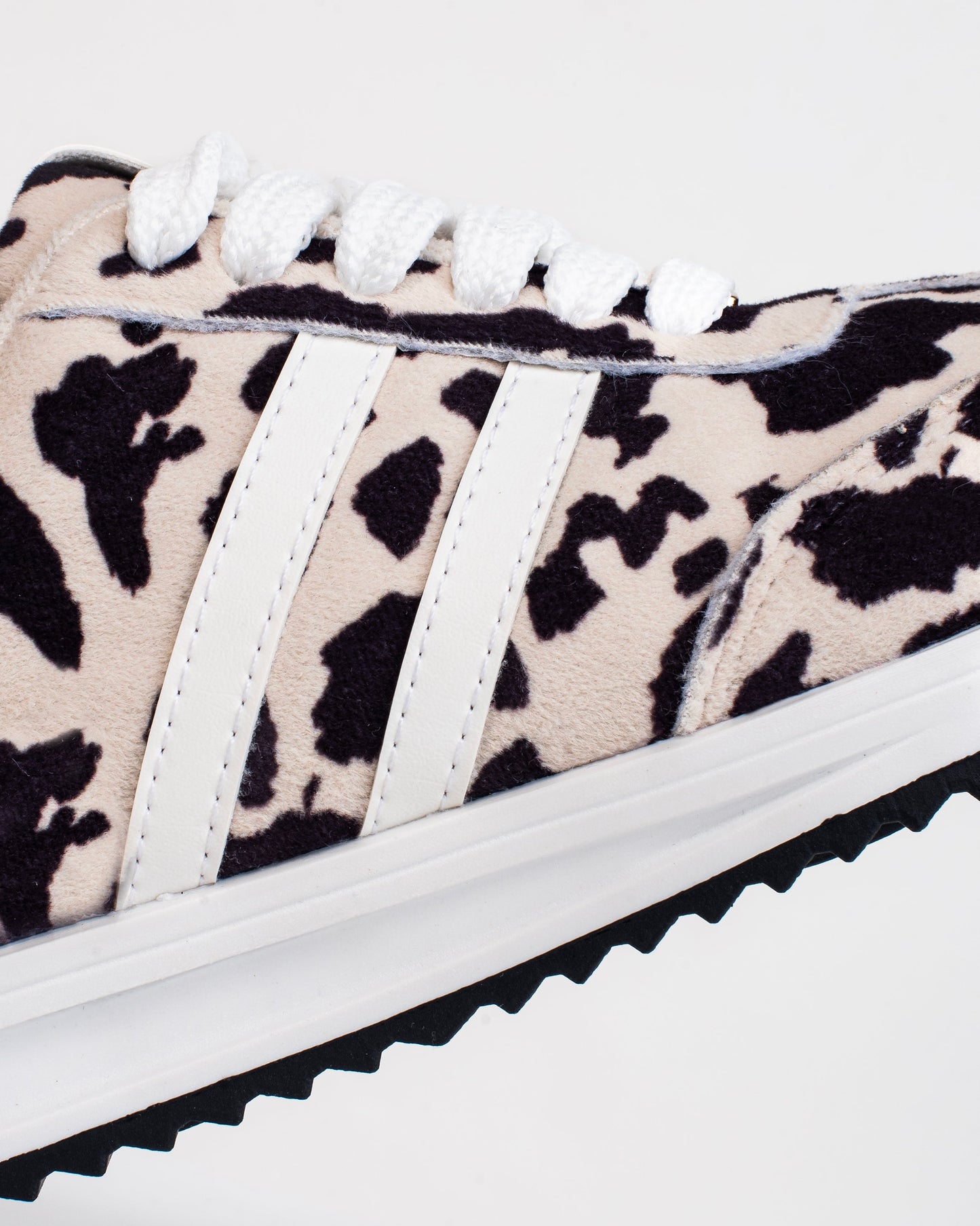 Tenis Savanna Cow para mujer – Estilo cow print, suela baja de 1 cm  Ylo Shoes