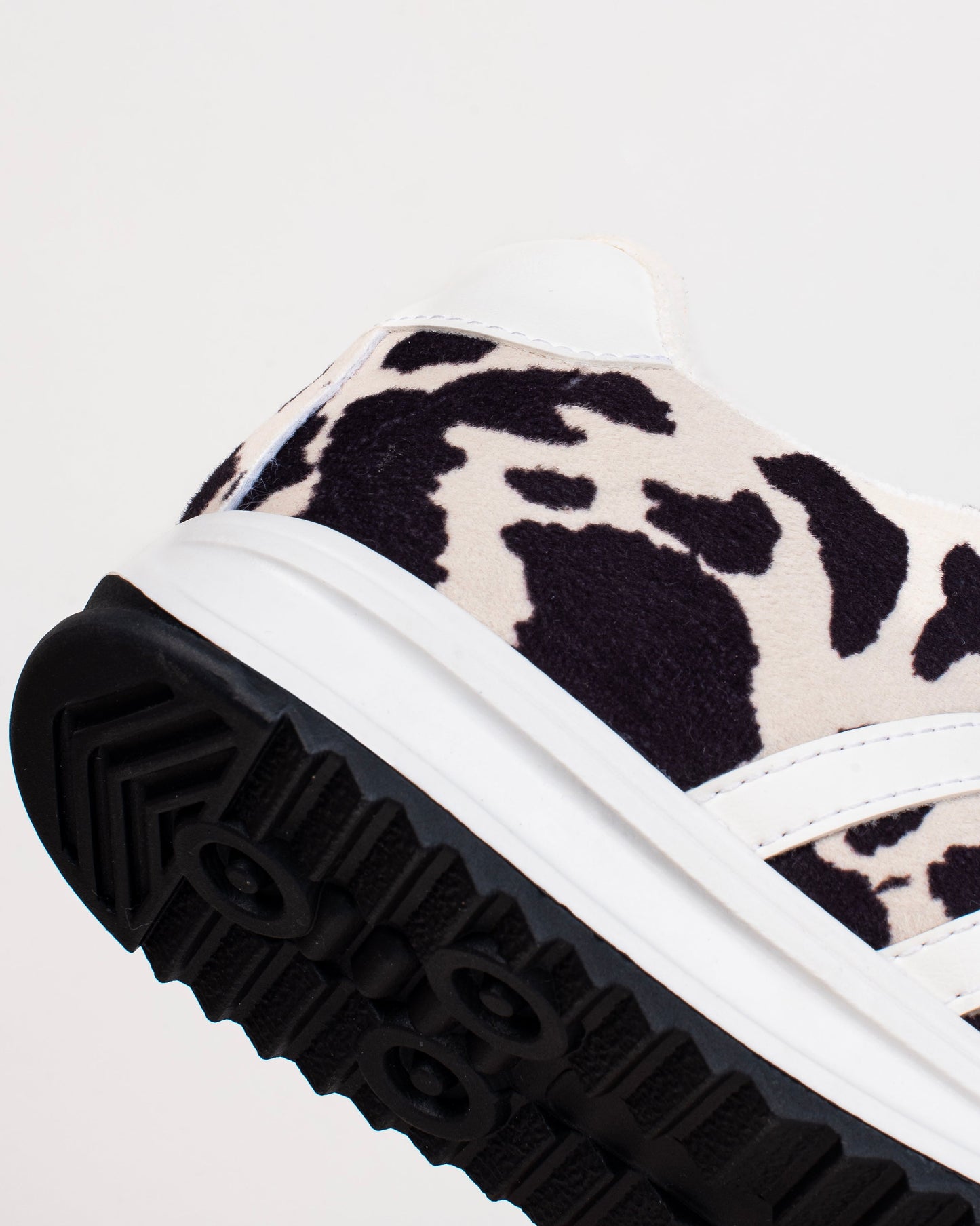 Tenis Savanna Cow para mujer – Estilo cow print, suela baja de 1 cm  Ylo Shoes