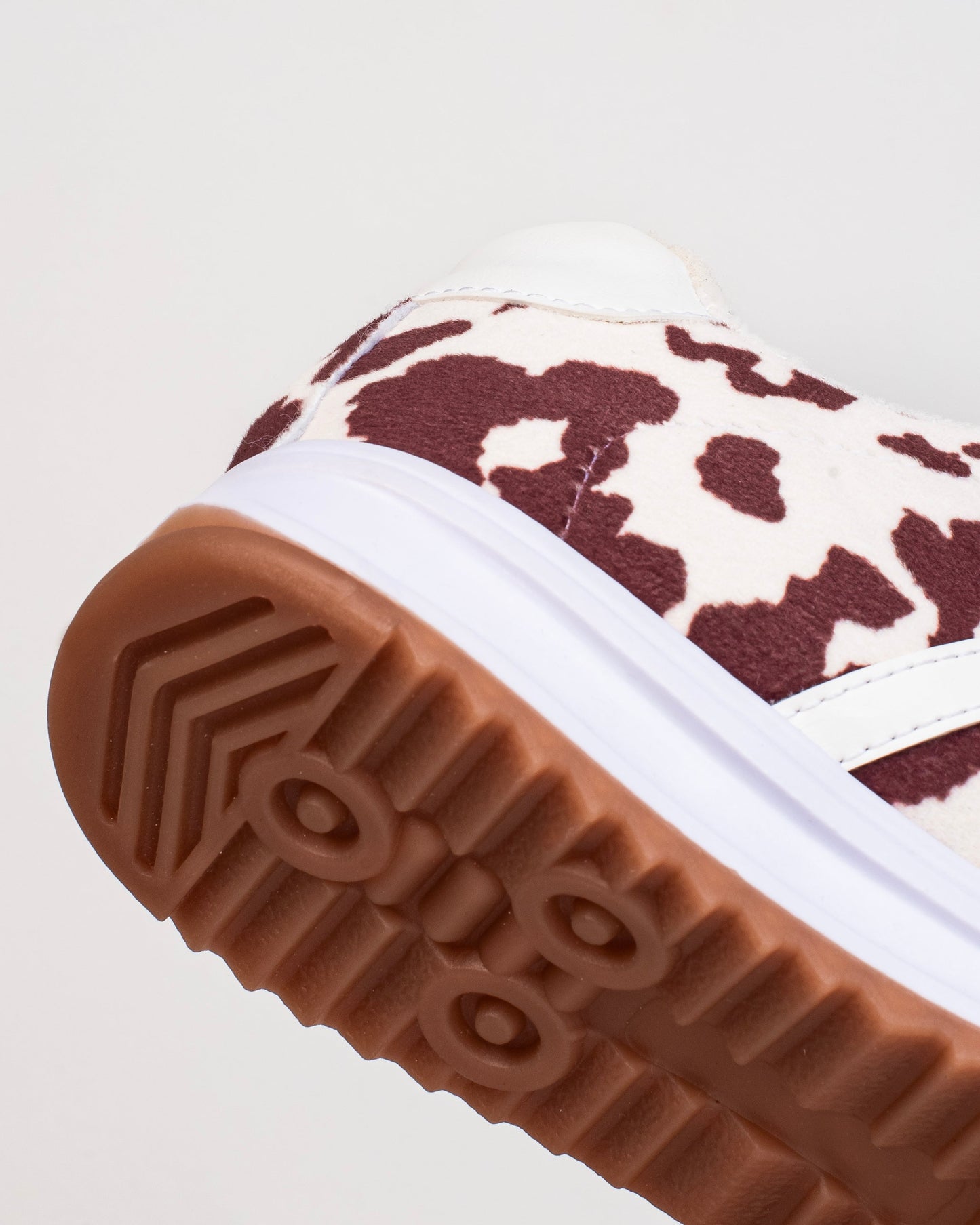 Tenis Savanna Cow para mujer – Estilo cow print, suela baja de 1 cm  Ylo Shoes