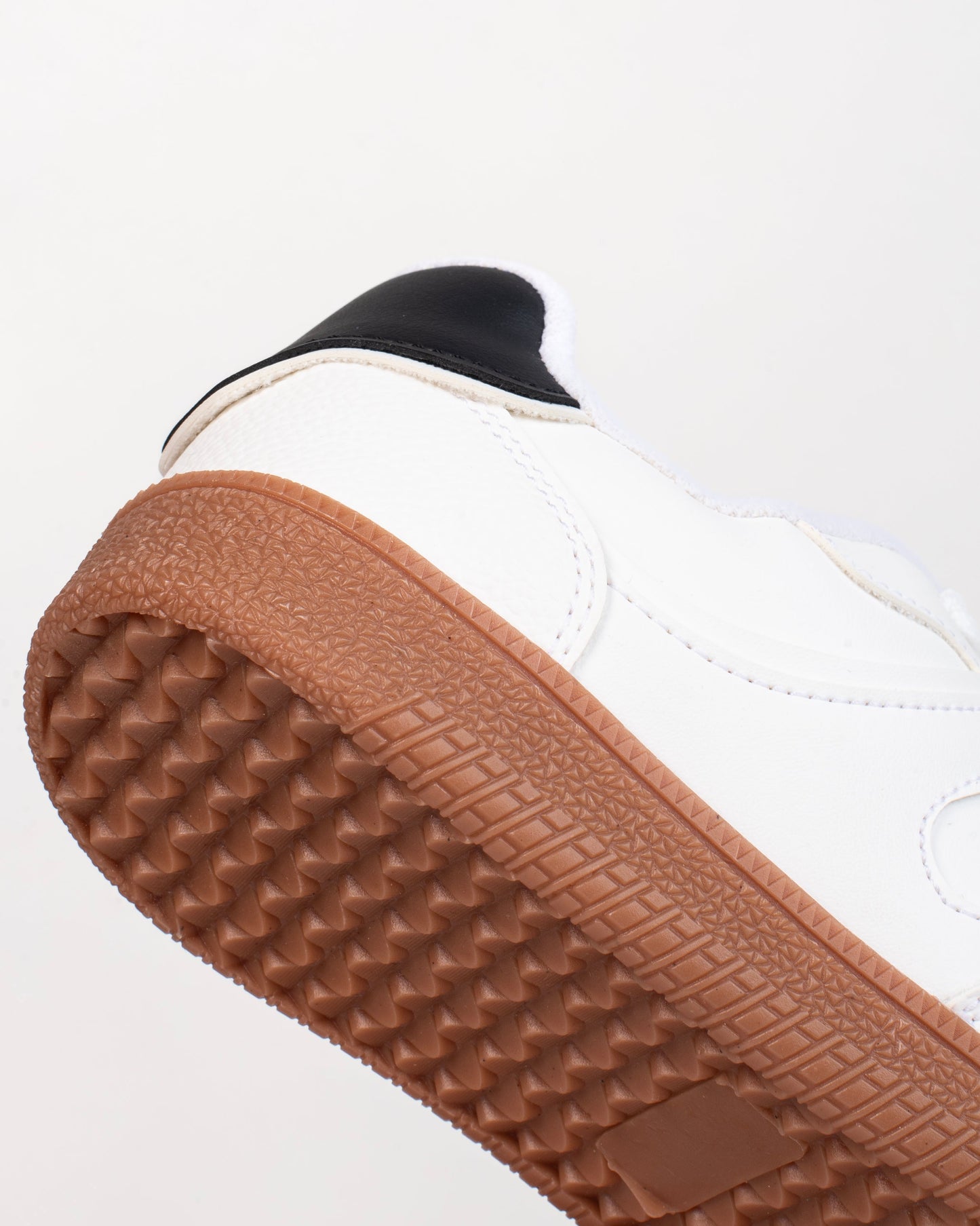 Tenis Julieta para mujer – Cómodos, modernos y con suela caramelo