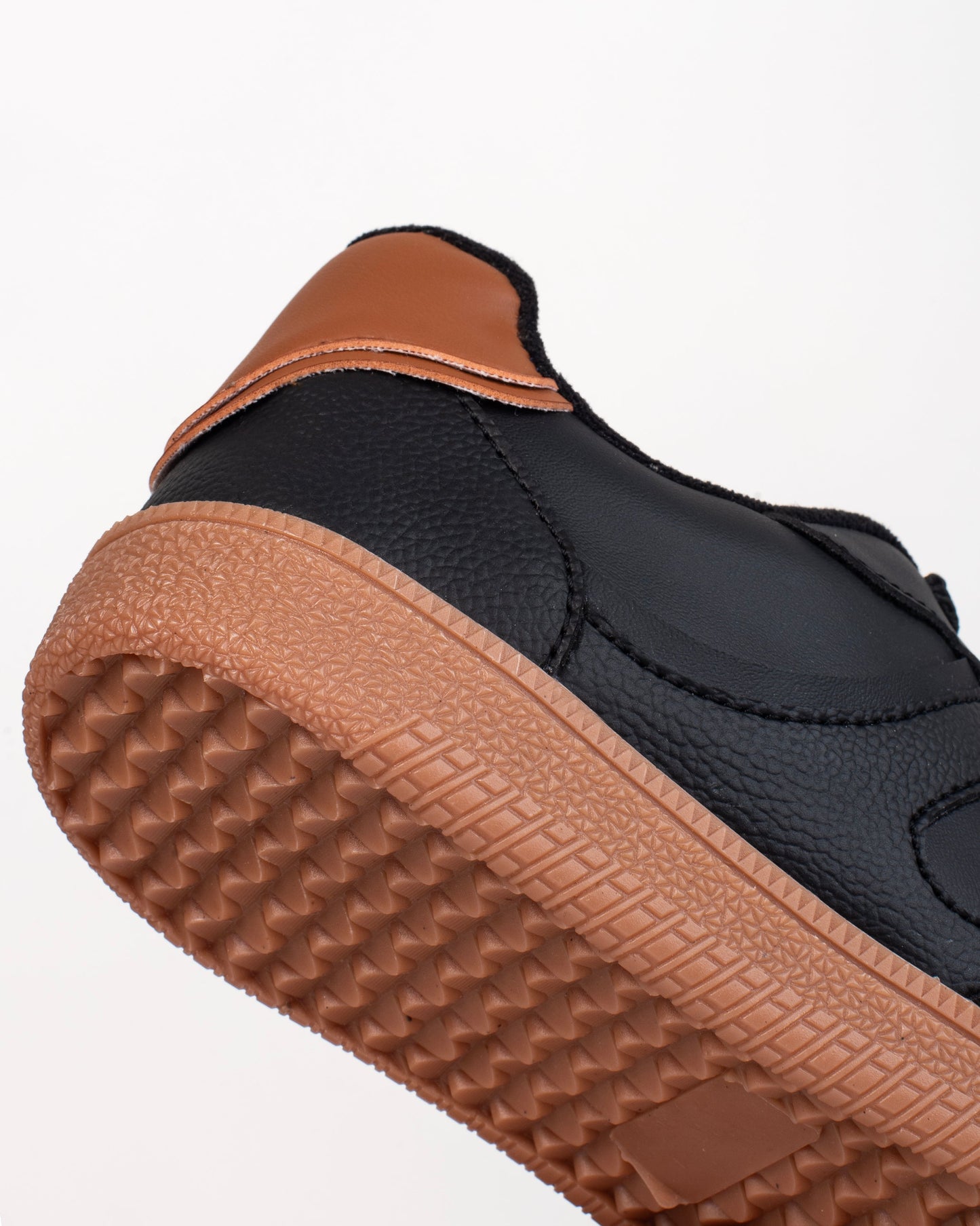 Tenis Julieta para mujer – Cómodos, modernos y con suela caramelo