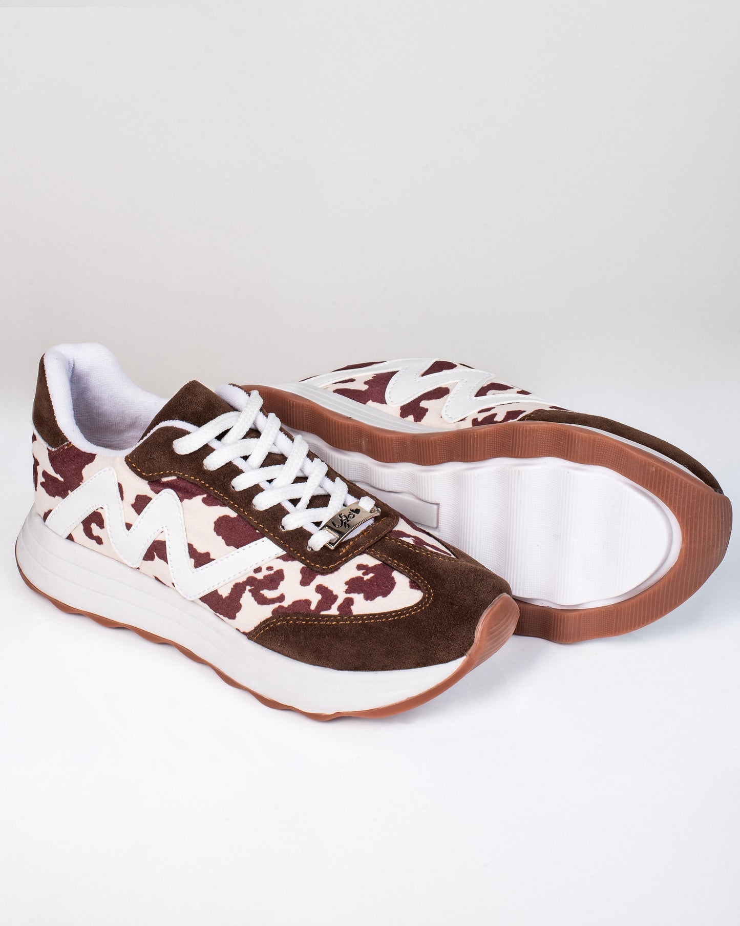 Tenis Zarela Cow Print para mujer – Suela bicolor, tallaje normal | Ylo Shoes