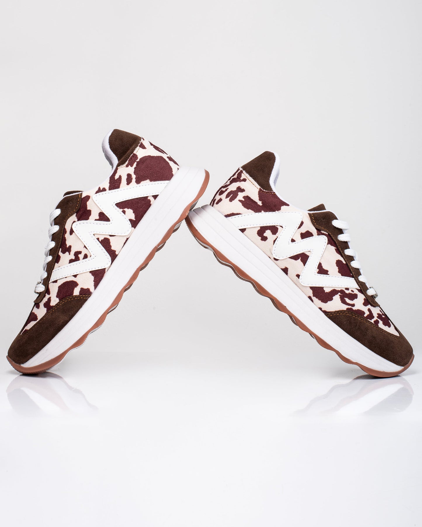 Tenis Zarela Cow Print para mujer – Suela bicolor, tallaje normal | Ylo Shoes