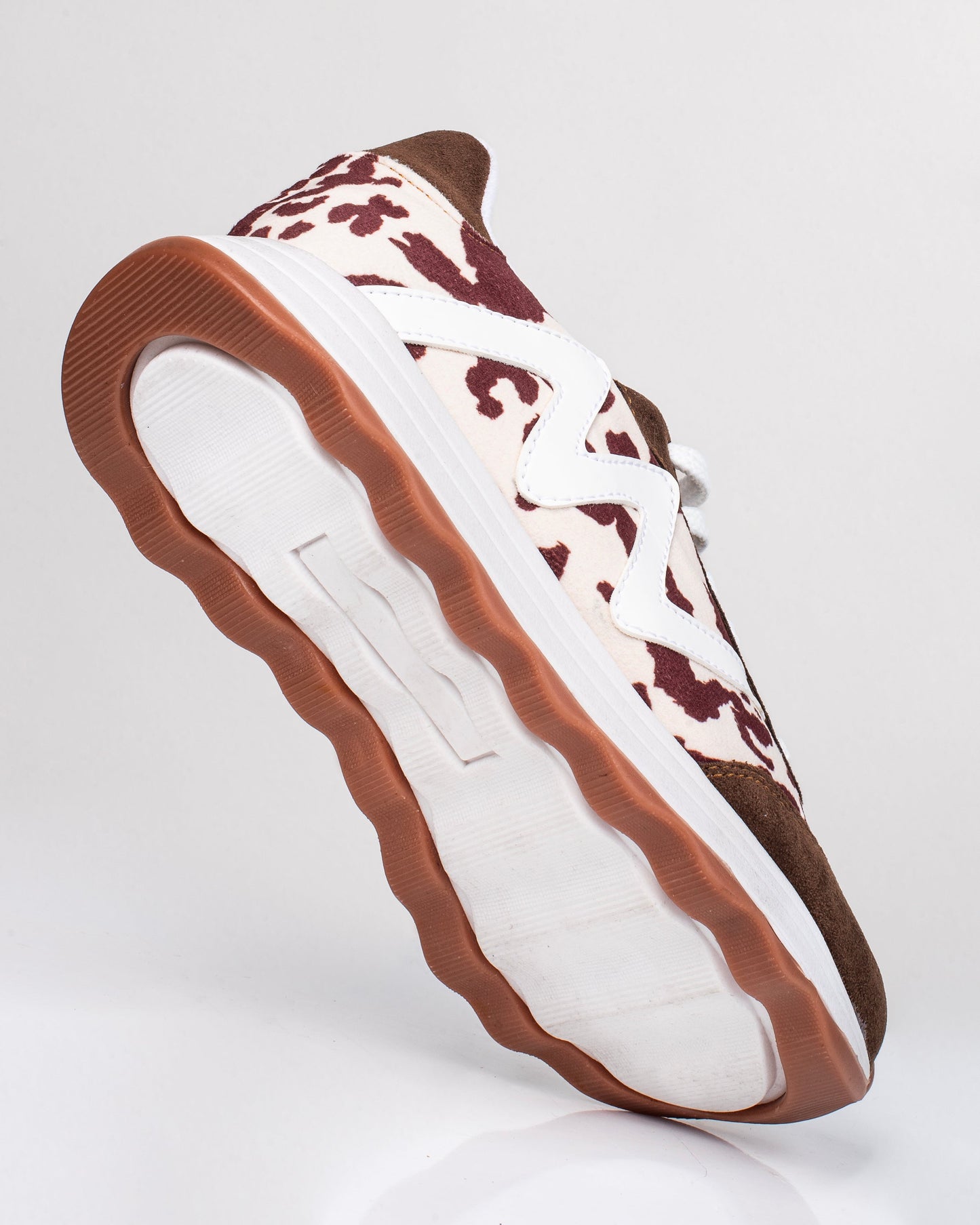 Tenis Zarela Cow Print para mujer – Suela bicolor, tallaje normal | Ylo Shoes