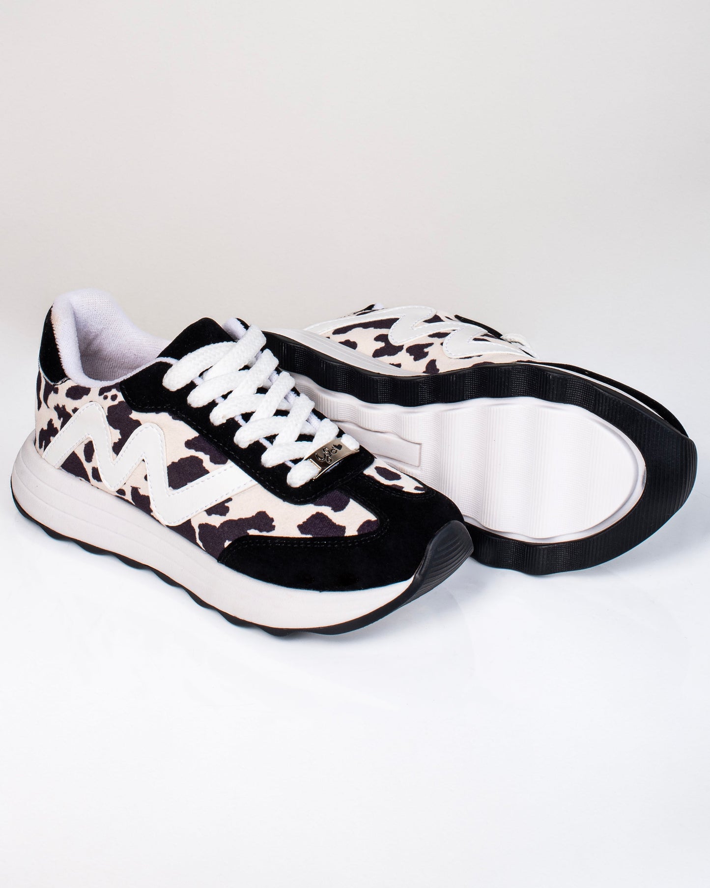 Tenis Zarela Cow Print para mujer – Suela bicolor, tallaje normal | Ylo Shoes