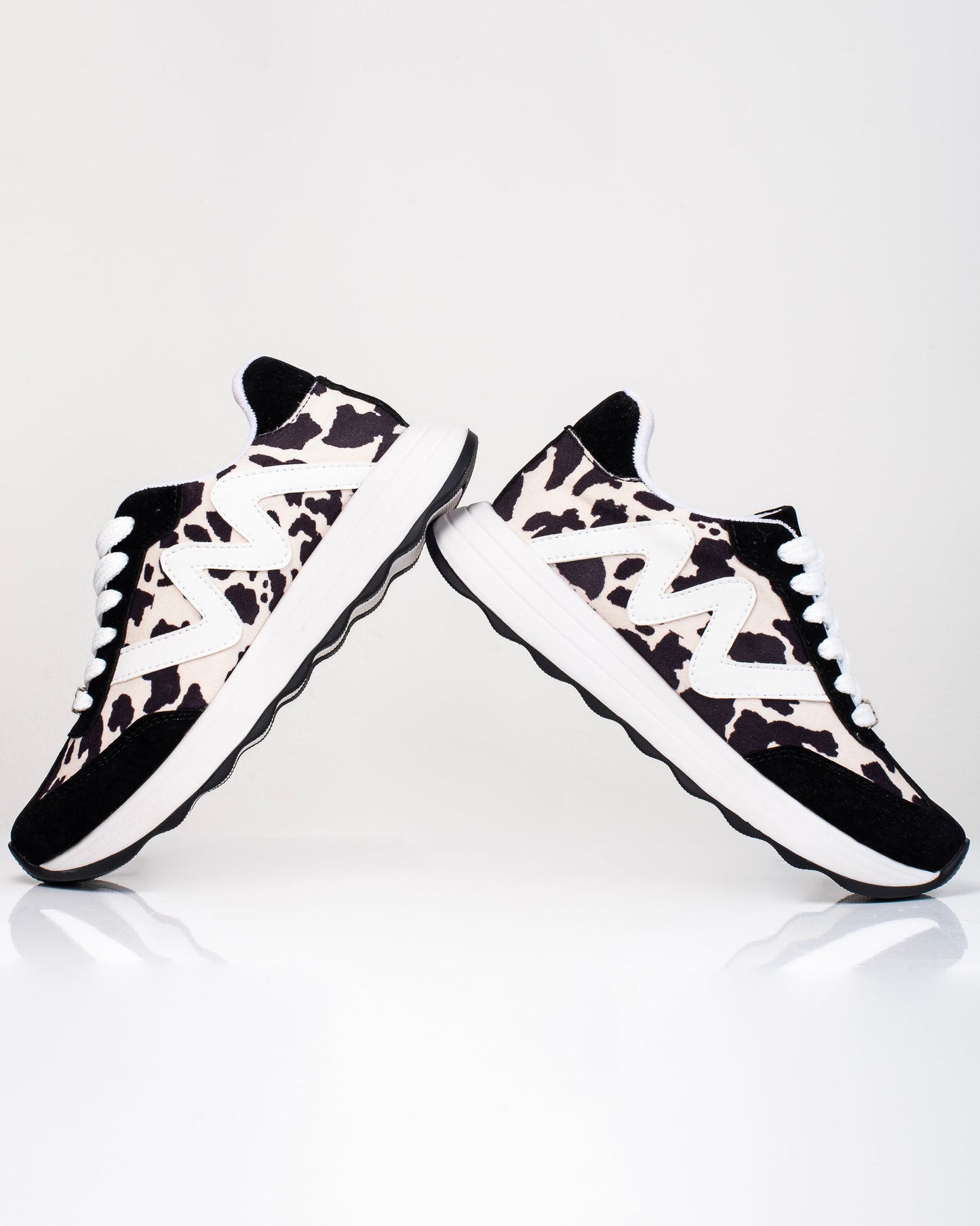 Tenis Zarela Cow Print para mujer – Suela bicolor, tallaje normal | Ylo Shoes