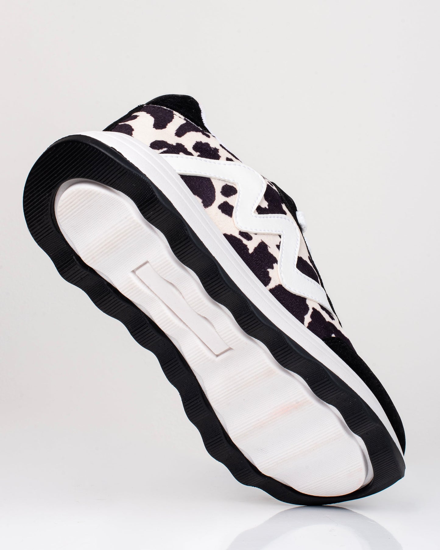 Tenis Zarela Cow Print para mujer – Suela bicolor, tallaje normal | Ylo Shoes