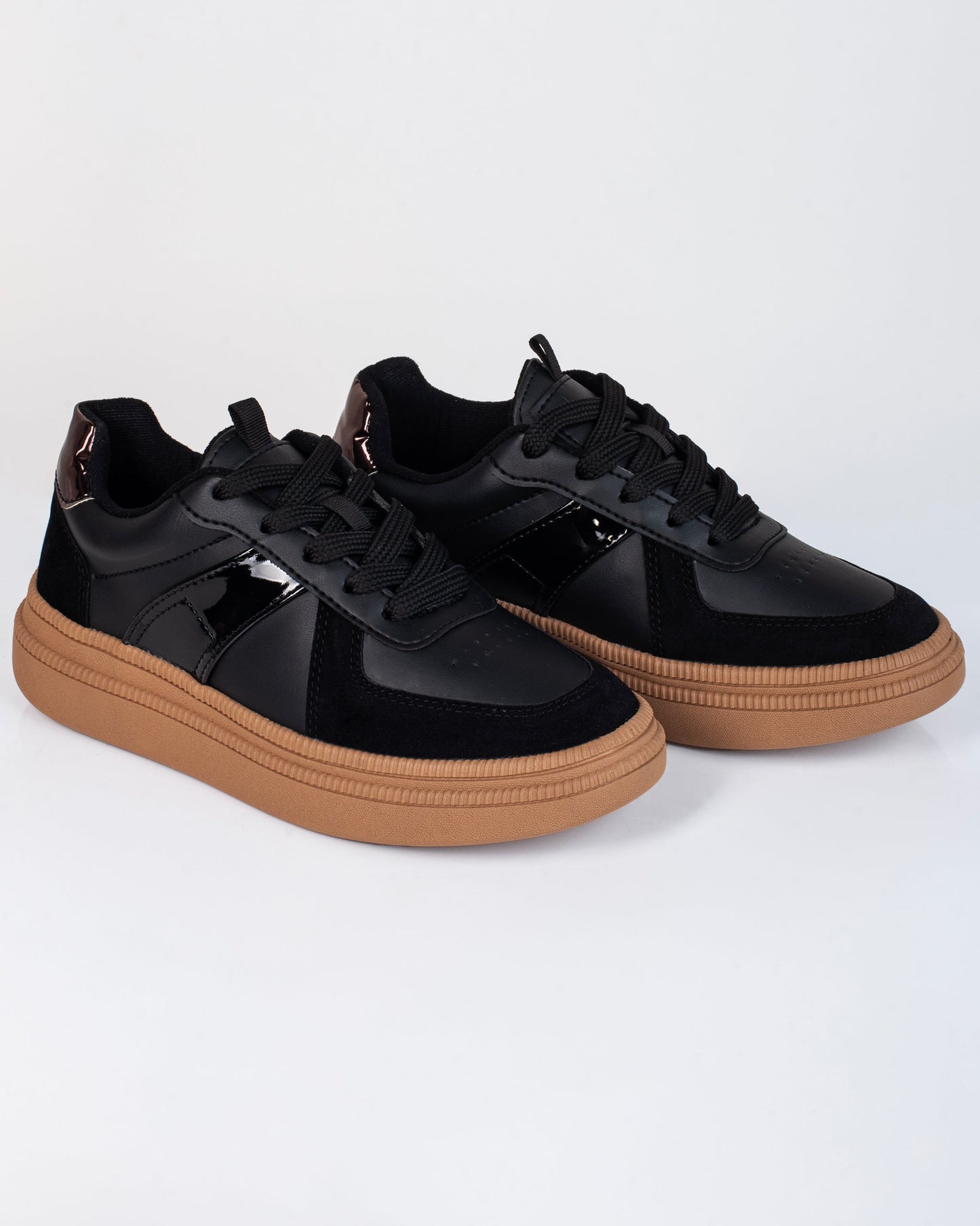 Tenis V687 – Suela baja bicolor con plantilla confort | Ylo Shoes