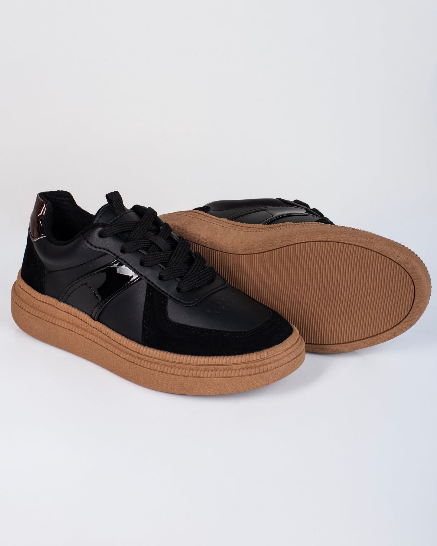 Tenis V687 – Suela baja bicolor con plantilla confort | Ylo Shoes