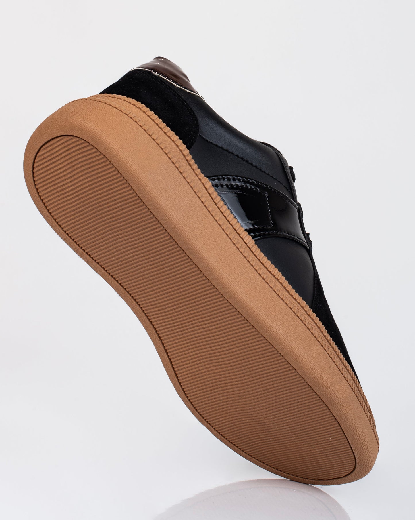 Tenis V687 – Suela baja bicolor con plantilla confort | Ylo Shoes