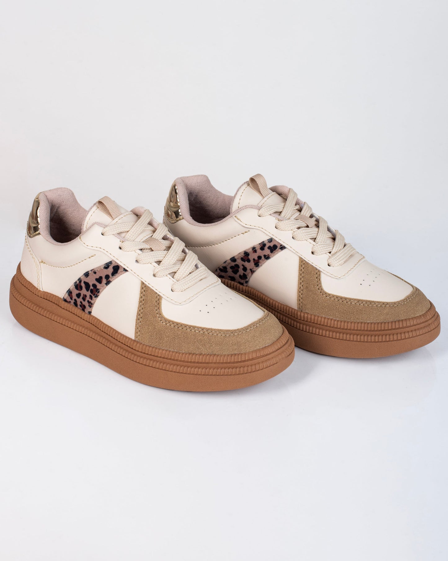 Tenis V687 – Suela baja bicolor con plantilla confort | Ylo Shoes