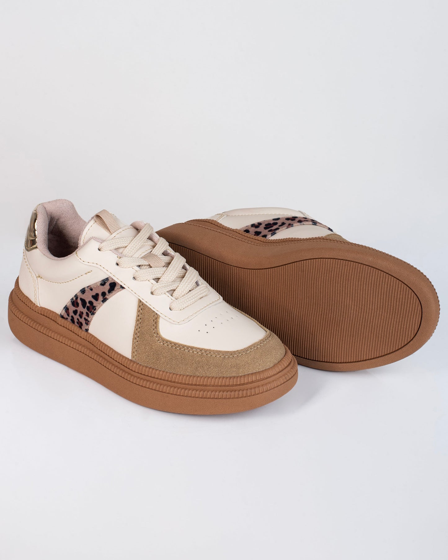 Tenis V687 – Suela baja bicolor con plantilla confort | Ylo Shoes