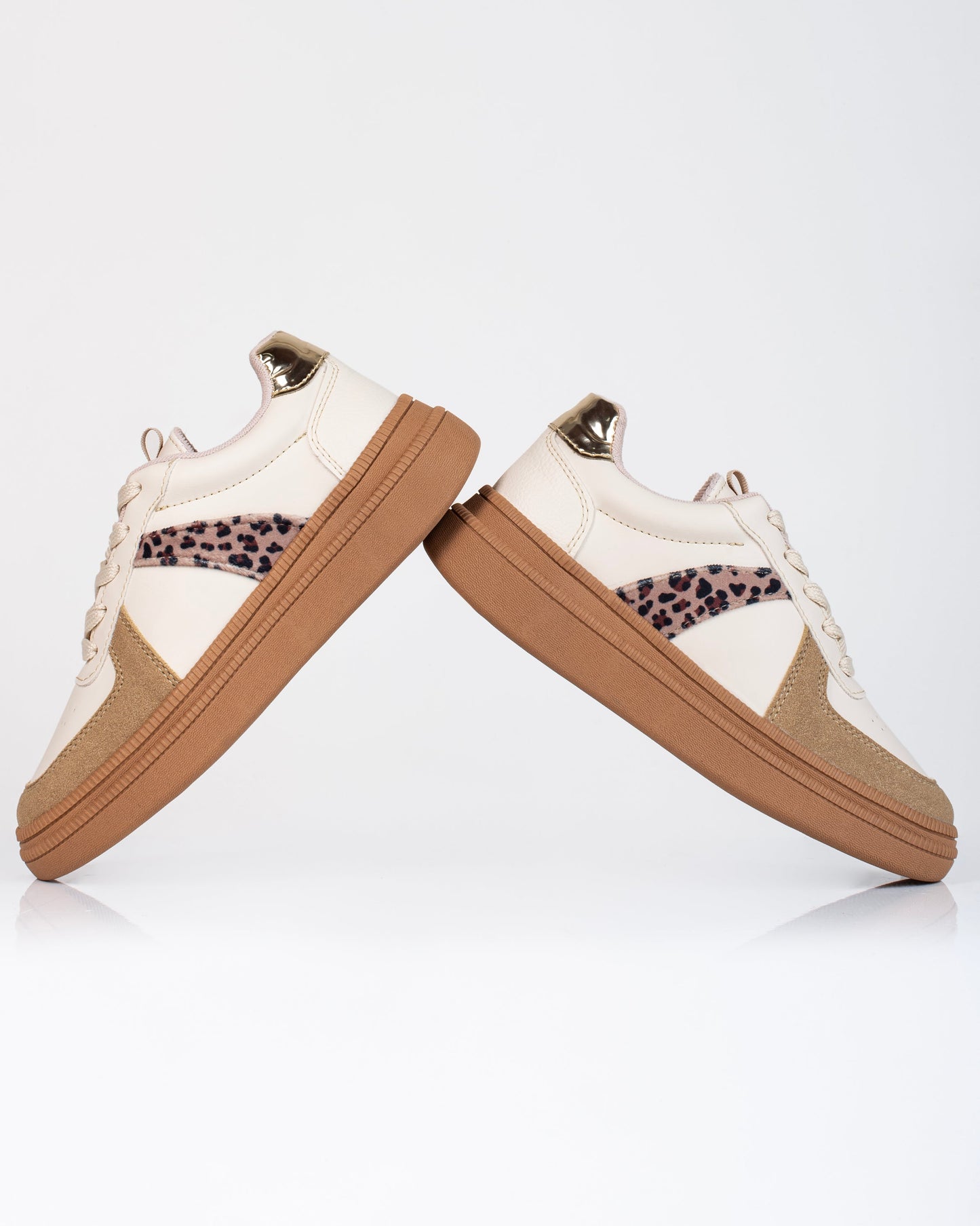 Tenis V687 – Suela baja bicolor con plantilla confort | Ylo Shoes