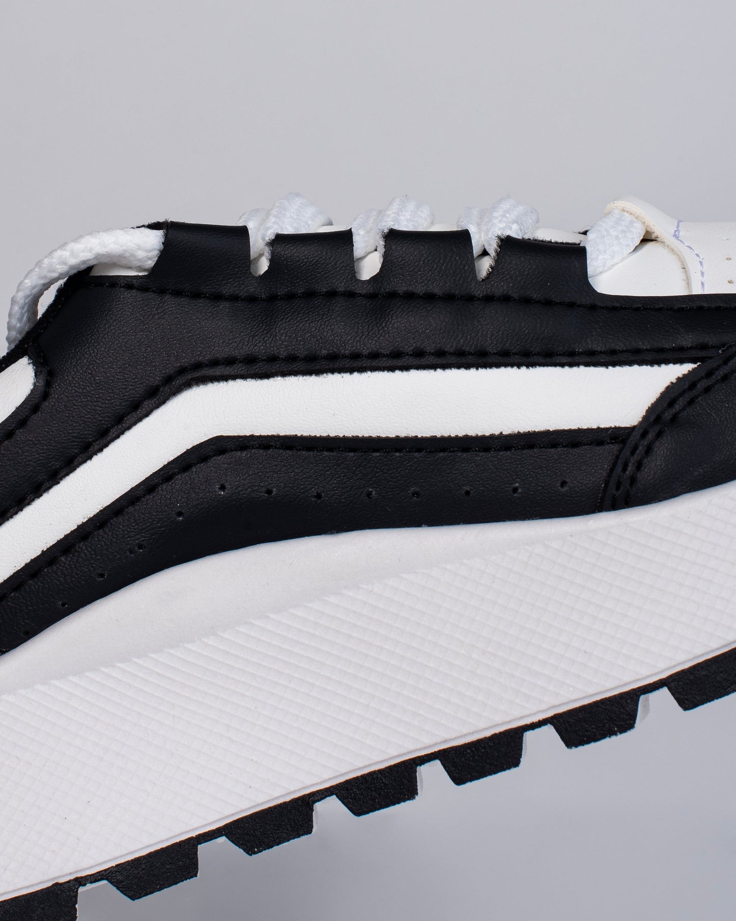 Tenis Emmy – Suela alta y confort | Ylo Shoes